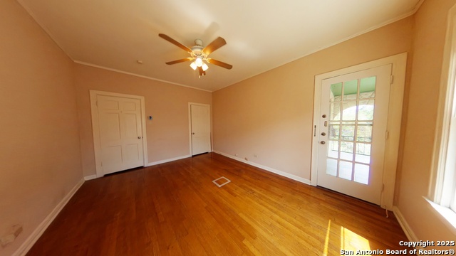 Image 5 of 13 For 320 Lullwood E