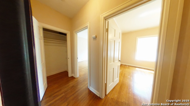 Image 9 of 13 For 320 Lullwood E