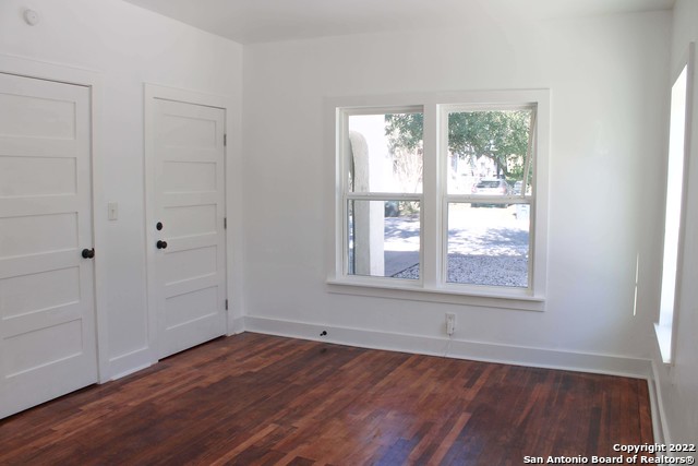 Image 11 of 30 For 410 Fulton Ave  2