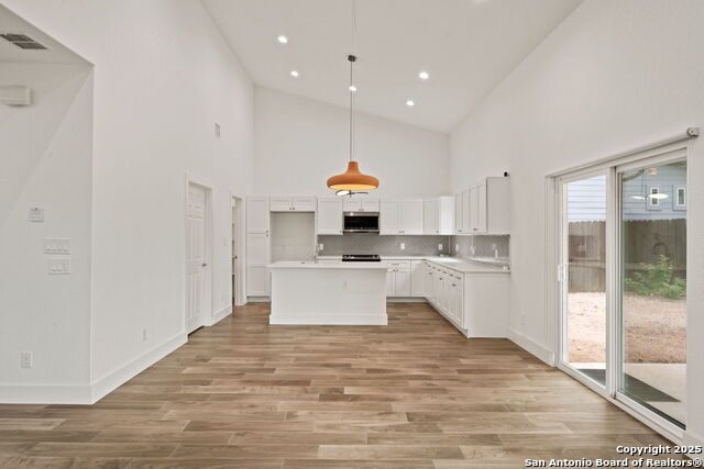 Image 15 of 37 For 2122 Village