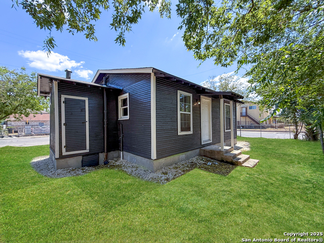 Image 15 of 20 For 223 19th Sw