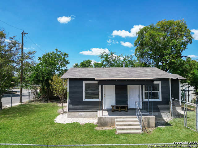 Image 3 of 20 For 223 19th Sw