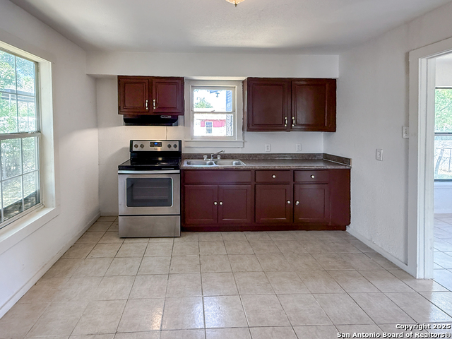 Image 8 of 20 For 223 19th Sw