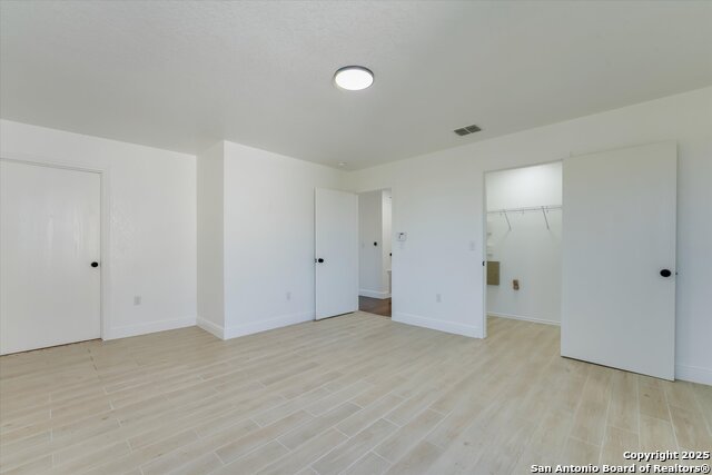 Image 16 of 31 For 6035 Plumbago Place