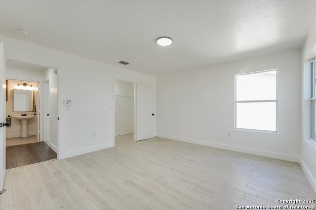 Image 17 of 31 For 6035 Plumbago Place