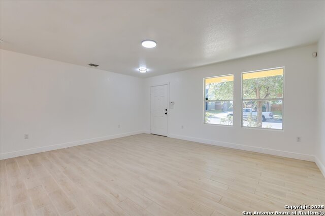 Image 7 of 31 For 6035 Plumbago Place