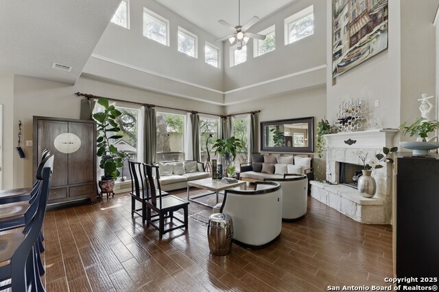 Listing photo id 8 for 2106 Laurel Pt