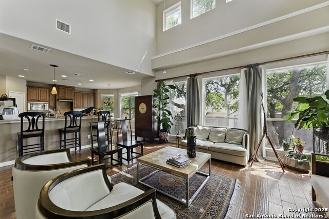 Listing photo id 9 for 2106 Laurel Pt