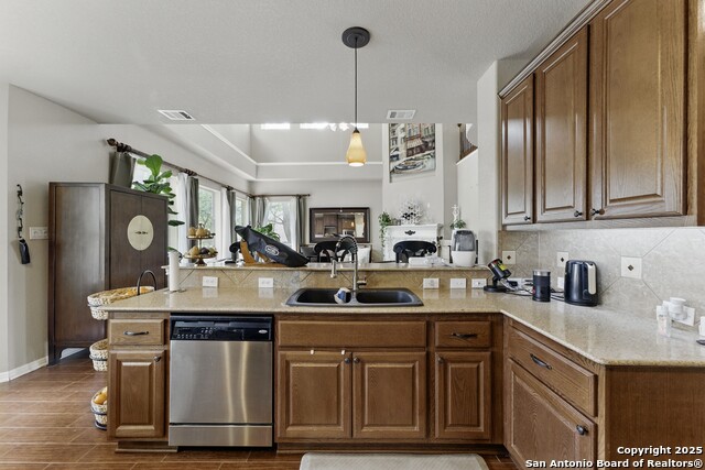 Listing photo id 14 for 2106 Laurel Pt