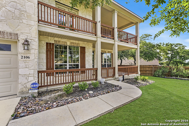 Listing photo id 0 for 2106 Laurel Pt