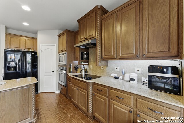 Listing photo id 18 for 2106 Laurel Pt
