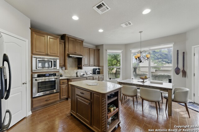 Listing photo id 19 for 2106 Laurel Pt