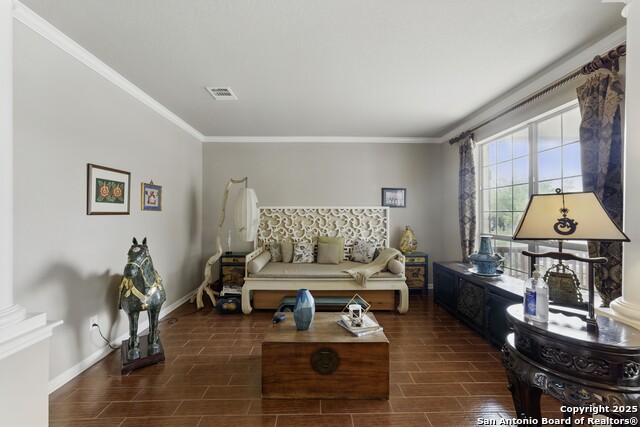 Listing photo id 22 for 2106 Laurel Pt
