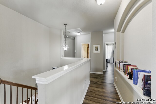 Listing photo id 29 for 2106 Laurel Pt