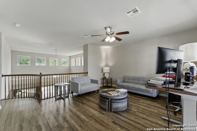 Listing photo id 30 for 2106 Laurel Pt