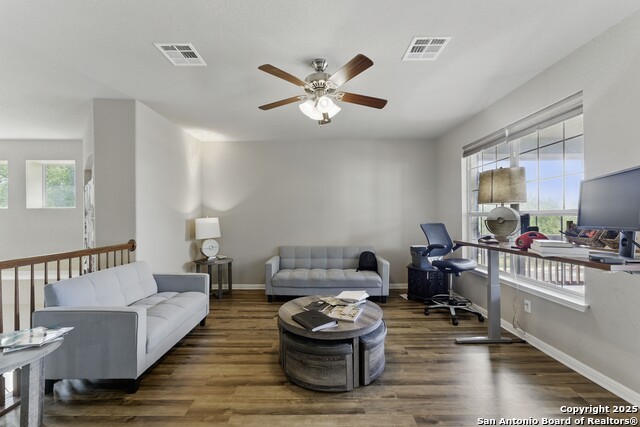 Listing photo id 31 for 2106 Laurel Pt