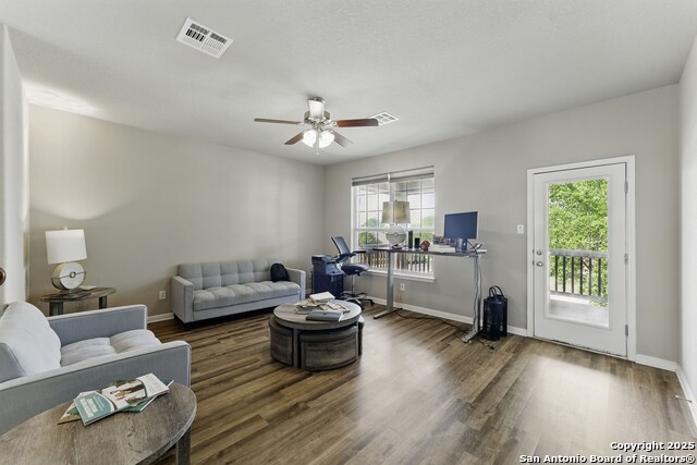Listing photo id 32 for 2106 Laurel Pt