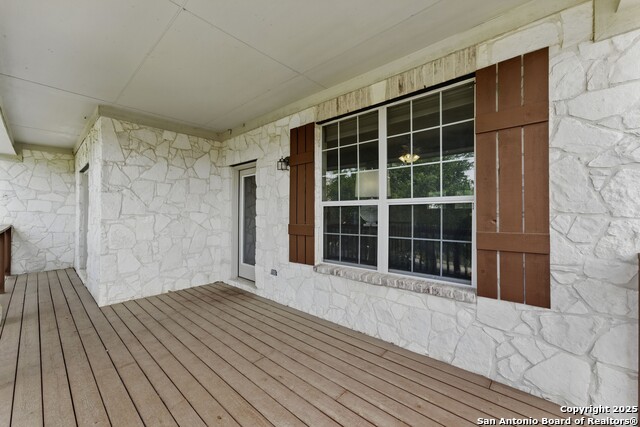 Listing photo id 33 for 2106 Laurel Pt