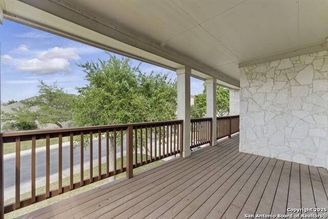 Listing photo id 34 for 2106 Laurel Pt