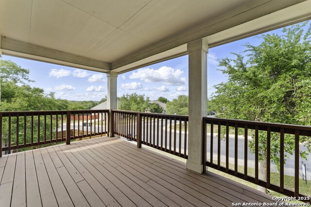 Listing photo id 35 for 2106 Laurel Pt