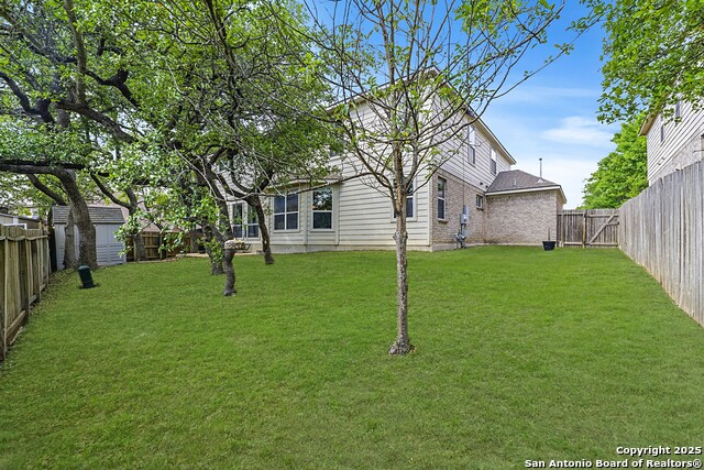 Listing photo id 46 for 2106 Laurel Pt