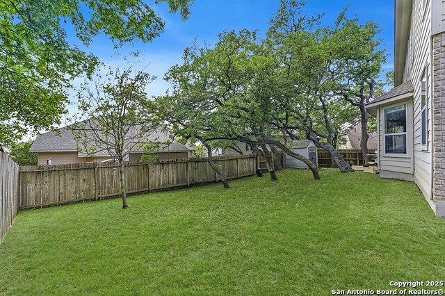 Listing photo id 47 for 2106 Laurel Pt