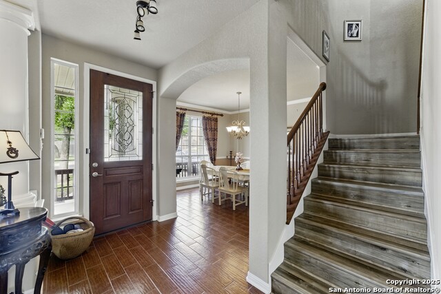 Listing photo id 3 for 2106 Laurel Pt