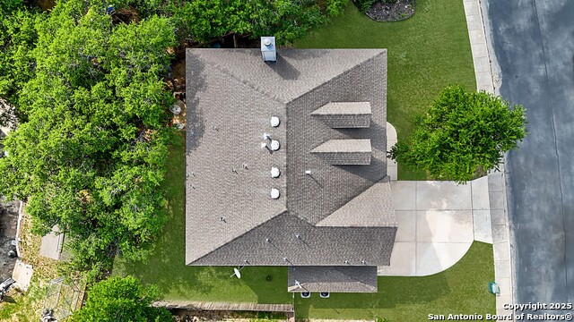 Listing photo id 48 for 2106 Laurel Pt