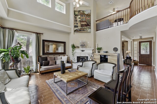 Listing photo id 4 for 2106 Laurel Pt