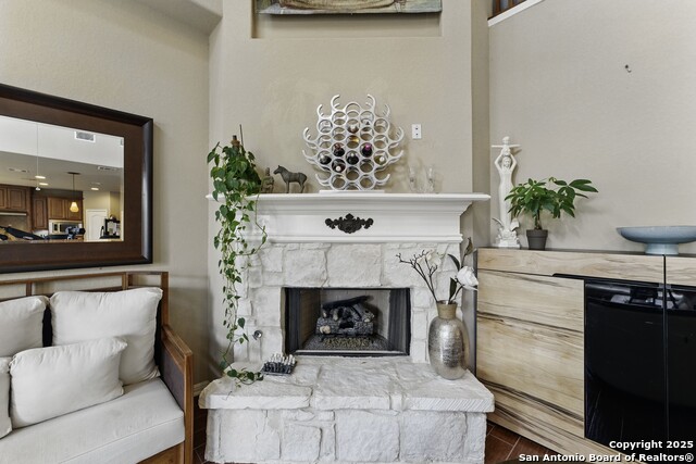Listing photo id 6 for 2106 Laurel Pt