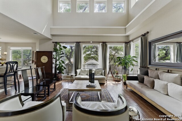 Listing photo id 7 for 2106 Laurel Pt