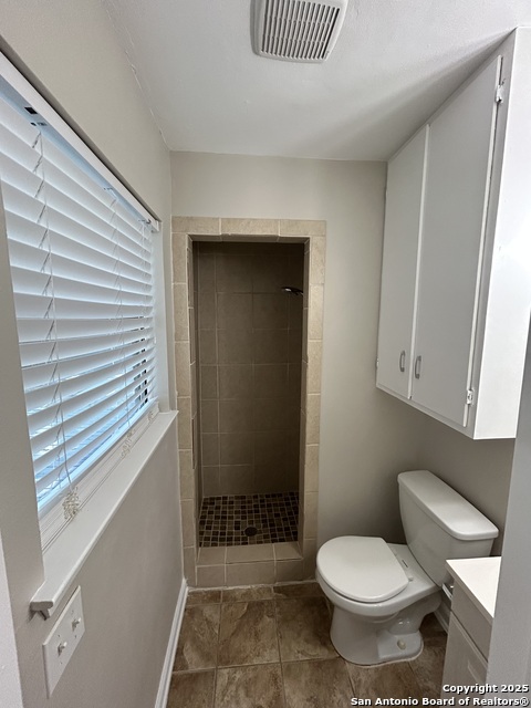 Image 11 of 19 For 4414 First View