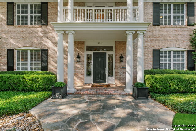 Listing photo id 0 for 501 Canterbury Hill
