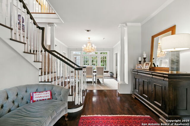 Listing photo id 3 for 501 Canterbury Hill