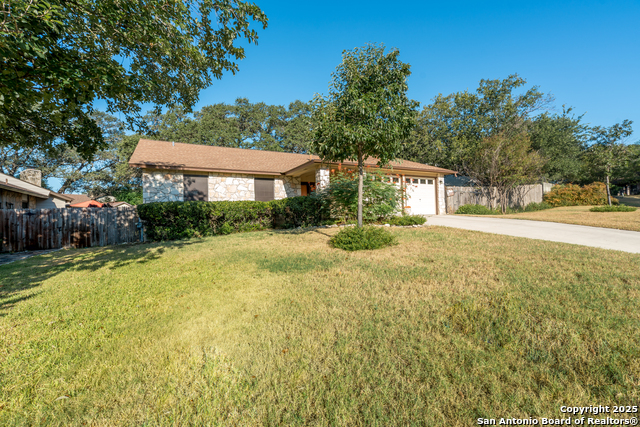 Image 17 of 45 For 1723 Autumn Woods Street