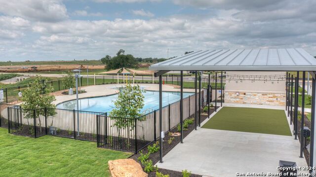 Listing photo id 24 for 909 Armadillo