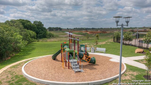 Listing photo id 29 for 909 Armadillo