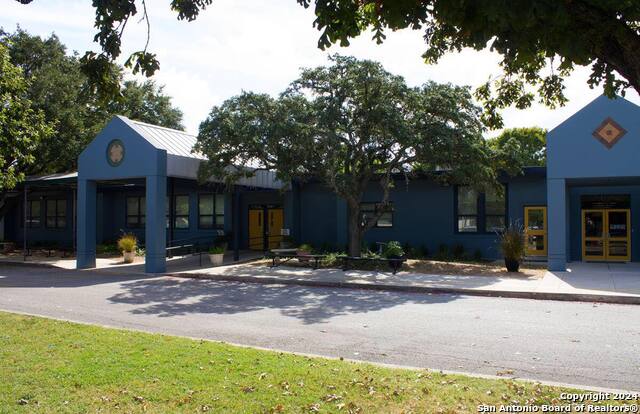 Listing photo id 40 for 909 Armadillo