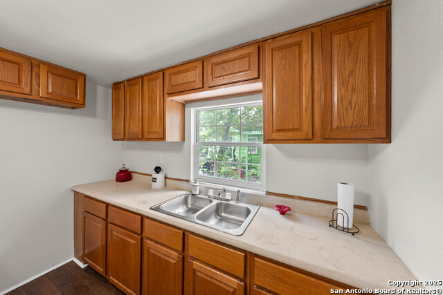 Image 9 of 21 For 1422 Sabinas N