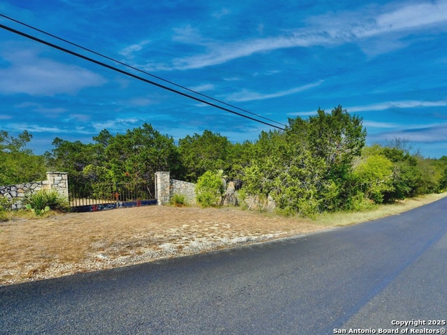 Listing photo id 2 for 9852 Marnoch Rd