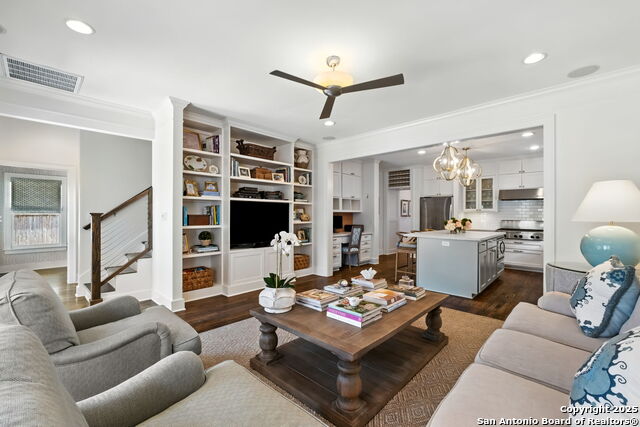 Listing photo id 15 for 125 Cloverleaf