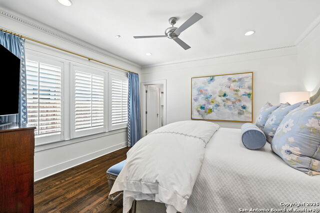 Listing photo id 20 for 125 Cloverleaf