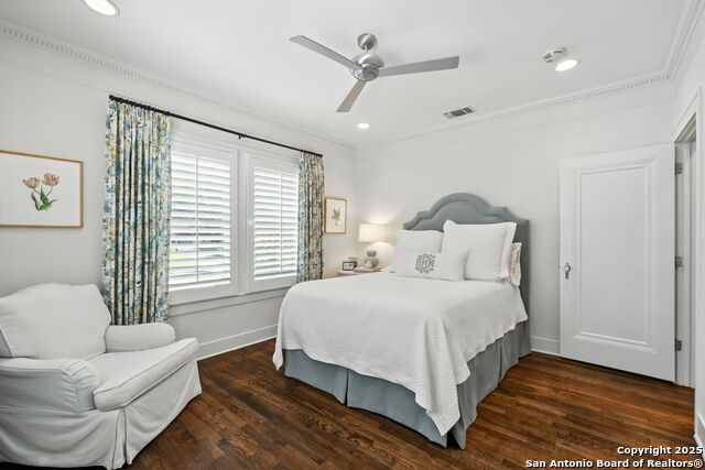 Listing photo id 24 for 125 Cloverleaf