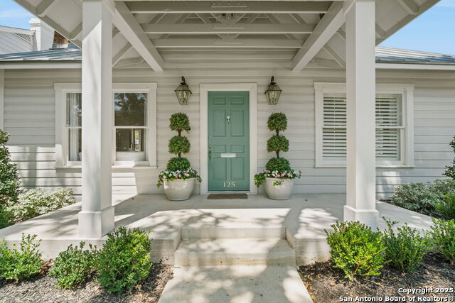 Listing photo id 1 for 125 Cloverleaf