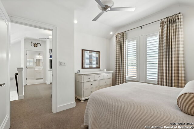 Listing photo id 28 for 125 Cloverleaf