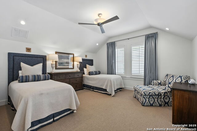 Listing photo id 29 for 125 Cloverleaf