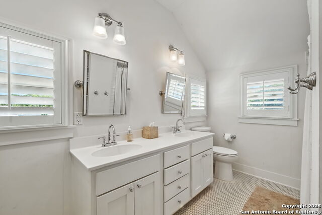 Listing photo id 30 for 125 Cloverleaf