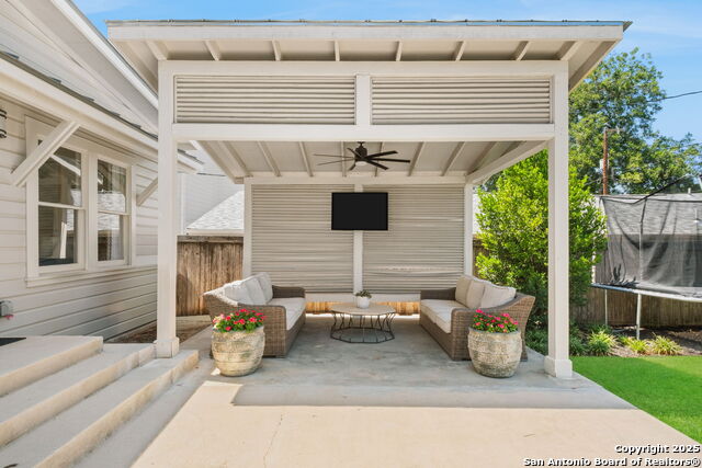 Listing photo id 33 for 125 Cloverleaf