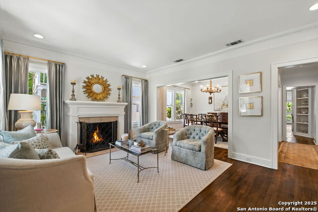 Listing photo id 2 for 125 Cloverleaf