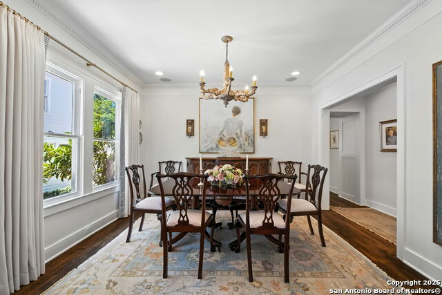 Listing photo id 7 for 125 Cloverleaf
